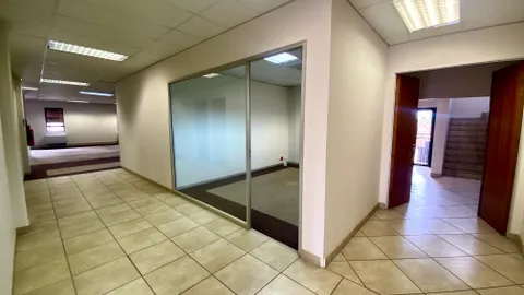 846 Janadel Avenue, Halfway House