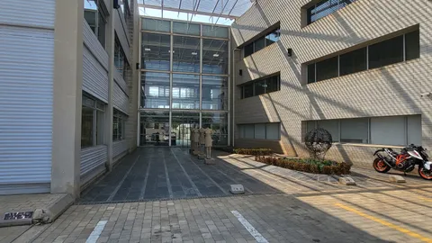 33 Fricker Rd, Illovo