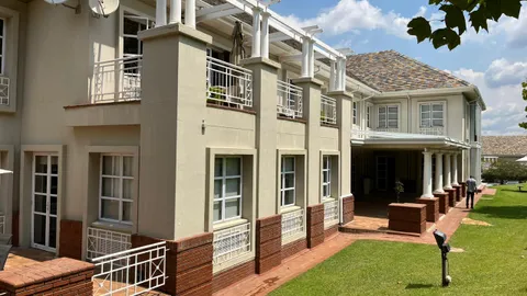 39 Grosvenor Rd, Bryanston