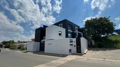 10 Gateside Ave, Fourways
