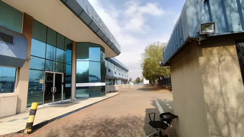 1 Cnr Barlow Road & Cavaleros Drive