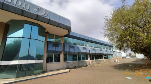 1 Cnr Barlow Road & Cavaleros Drive