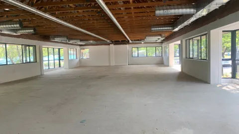 142 Western Service Rd