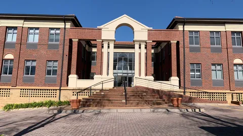 2060, 26 Peter Place