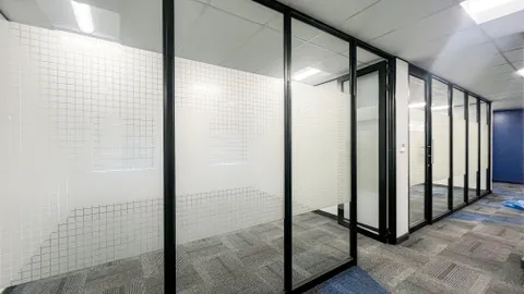 Hill on Empire, Empire Road