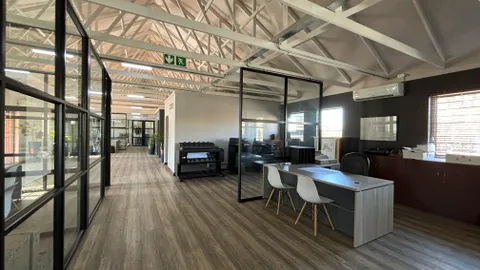 85 Lenchen Ave, Die Hoewes