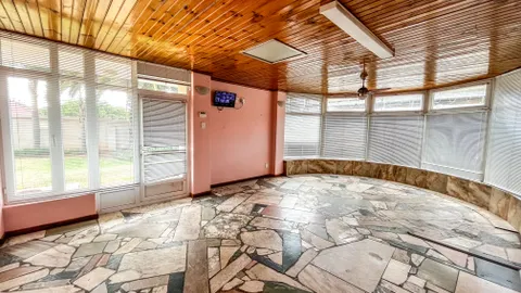 208 Barry Hertzog Avenue