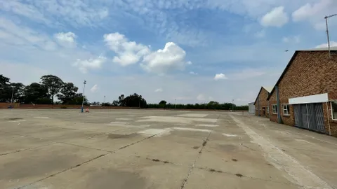 11 Newgold str, Comet