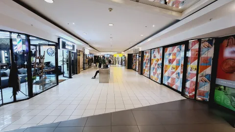 Riverside Mall, 95 Main Road, Rondebosch