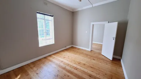 37 Lower Church Street, Wynberg CENTRAL HOUSE 