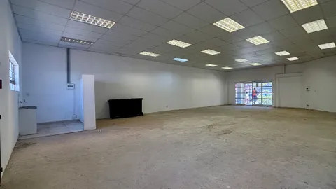 Highlands Shopping Centre, 142 Rabie Street, Die Hoewes