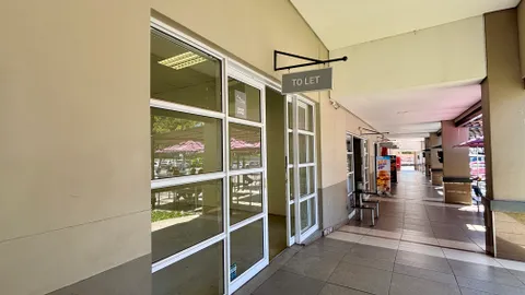 Highlands Shopping Centre, 142 Rabie Street, Die Hoewes