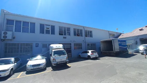 900 sqm Warehouse space To Let in Paarden Eiland