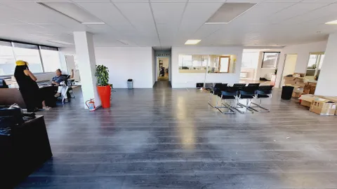 Howard Terraces, Howard Drive