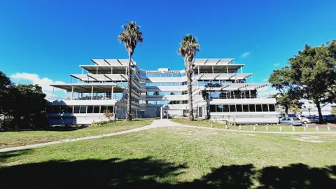 Howard Terraces, Howard Drive 