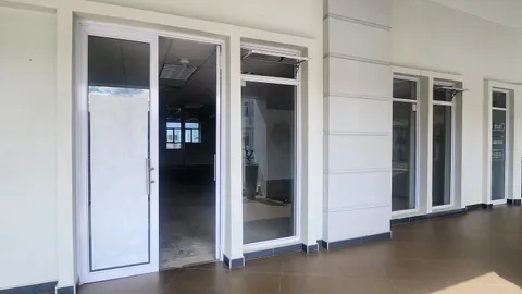 Thrupps Centre, 204 Oxford Road, Illovo