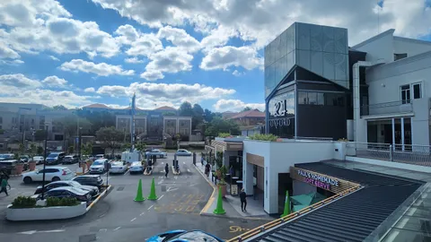 Thrupps Centre, 204 Oxford Road, Illovo