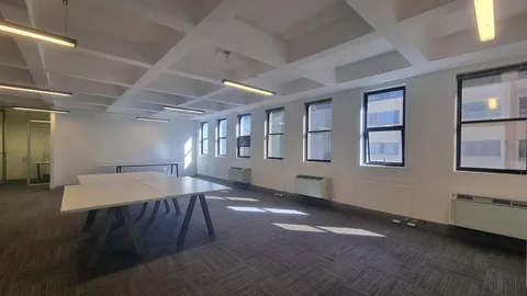 19 Louis Gradner 5th floor office