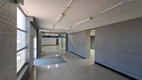 650 sqm Showroom Warehouse To let Paarden Eiland
