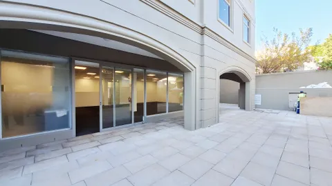 200 on Main, Claremont