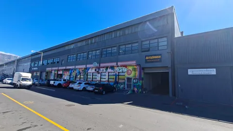 Spacious 2900sqm Warehouse Top Let