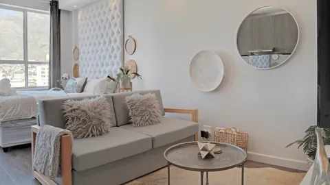 Fully Furnished Studio Apartment with Proven Income On Auction: 27 Leeuwen Street, Cape Town City Centre