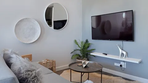 Fully Furnished Studio Apartment with Proven Income On Auction: 27 Leeuwen Street, Cape Town City Centre