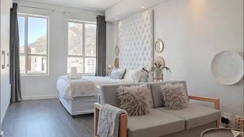 Fully Furnished Studio Apartment with Proven Income On Auction: 27 Leeuwen Street, Cape Town City Centre