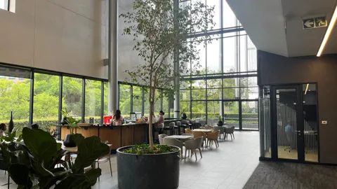 The Fluxmans, 30 Jellicoe Ave