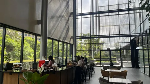 The Fluxmans, 30 Jellicoe Ave