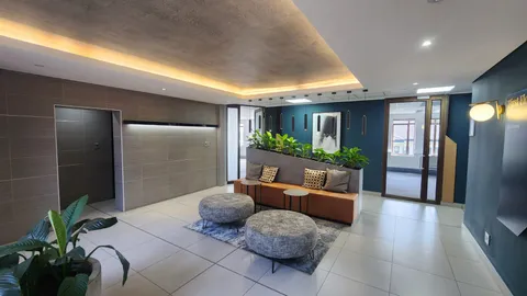 Hyde Park Lane, 407 Hyde Ln