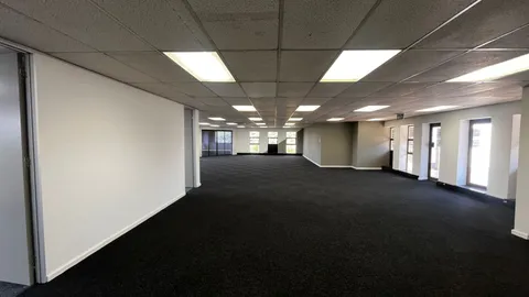 Hurlingham Office Park, Cnr Republic & William Nicol Drive/59 Woodlands