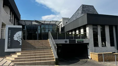 Hurlingham Office Park, Cnr Republic & William Nicol Drive/59 Woodlands