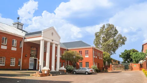 Hanover Square, Corner Hendrik Potgieter & 7th Avenue, Edenvale