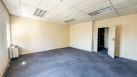 Hanover Square, Corner Hendrik Potgieter & 7th Avenue, Edenvale