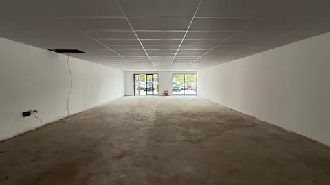 Woodbridge Square, Cnr Dann and Monument Road, Glen Marais