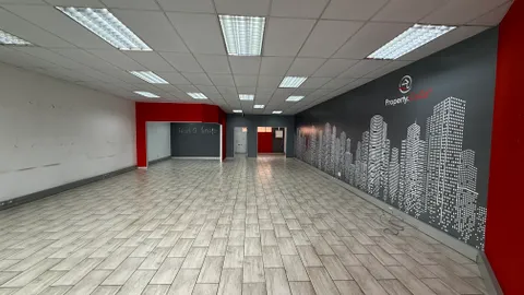  Woodbridge Square, Cnr Dann and Monument Road, Glen Marais