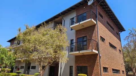 Lombardy Estate, 66 Graham Rd, Silverlakes