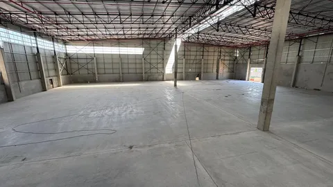 Warehouse to let in Jet Park (4).jpeg