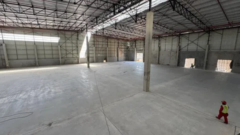 Warehouse to let in Jet Park (8).jpeg