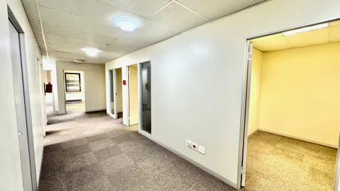 Office to let in Erasmus Forum (9).jpeg
