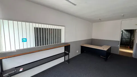 Warehouse to let in Jet Park (8).jpeg