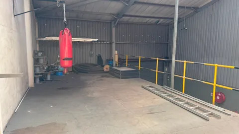 Warehouse to let in Jet Park (11).jpeg