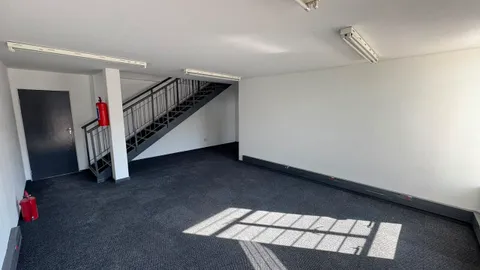 Warehouse to let in Jet Park (10).jpeg