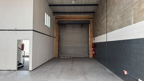 Warehouse to let in Jet Park (5).jpeg
