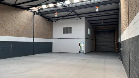 Warehouse to let in Jet Park (7).jpeg