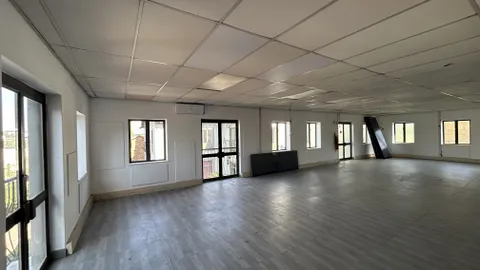 Office to let in Olivedale (3).heic