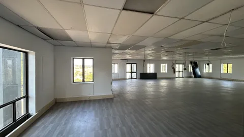 Office to let in Olivedale (1).heic