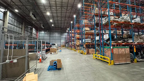 Warehouse to let in Jet Park (23).jpeg