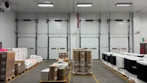 Warehouse to let in Jet Park (15).jpeg